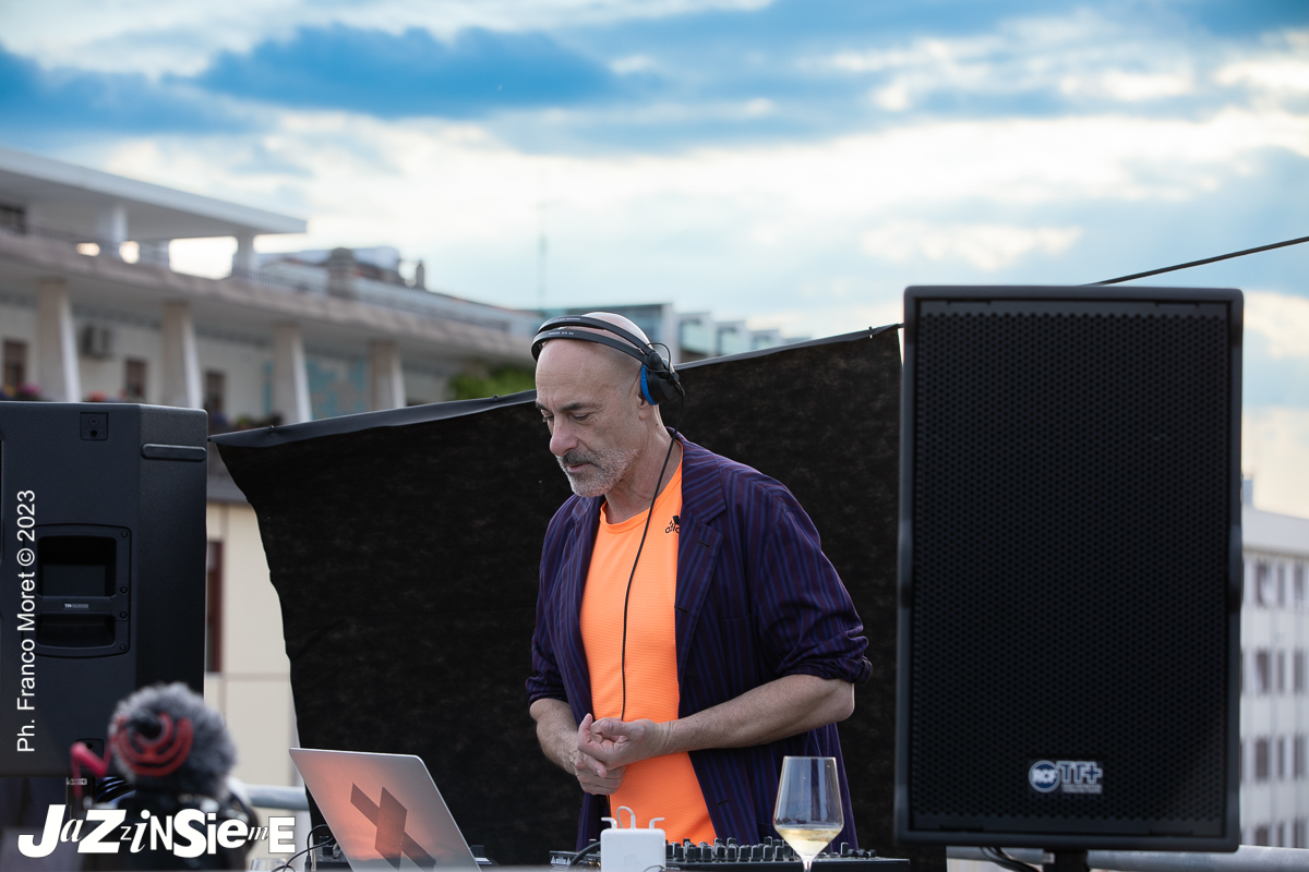 Aperitivo con DJ Set, Rooftop Hotel Moderno